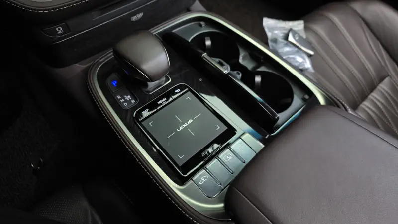 Lexus LS