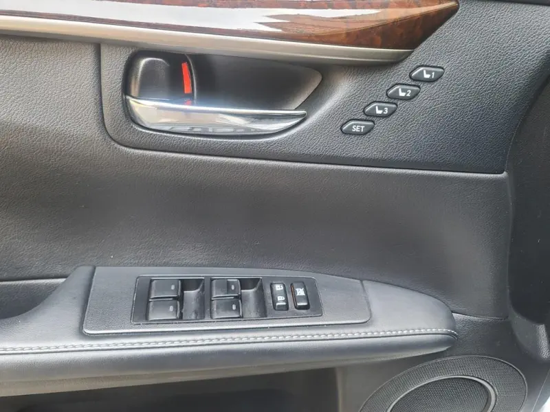 Lexus ES300h