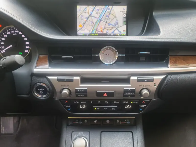 Lexus ES300h