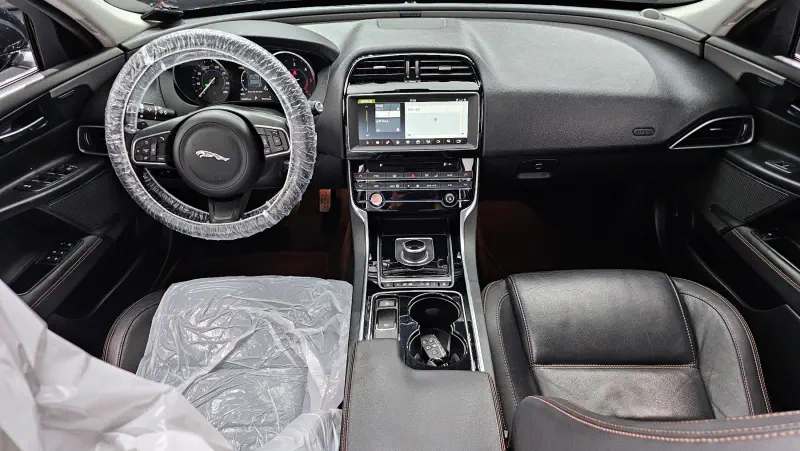 Jaguar XE