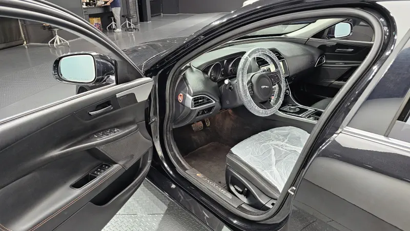Jaguar XE