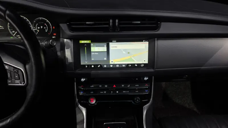 Jaguar XF