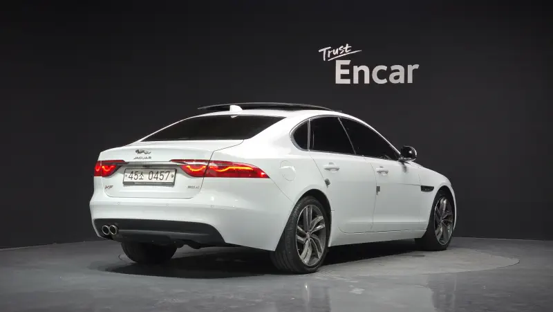Jaguar XF