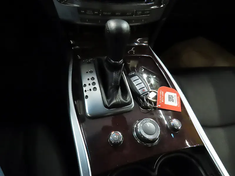 Infiniti Q70