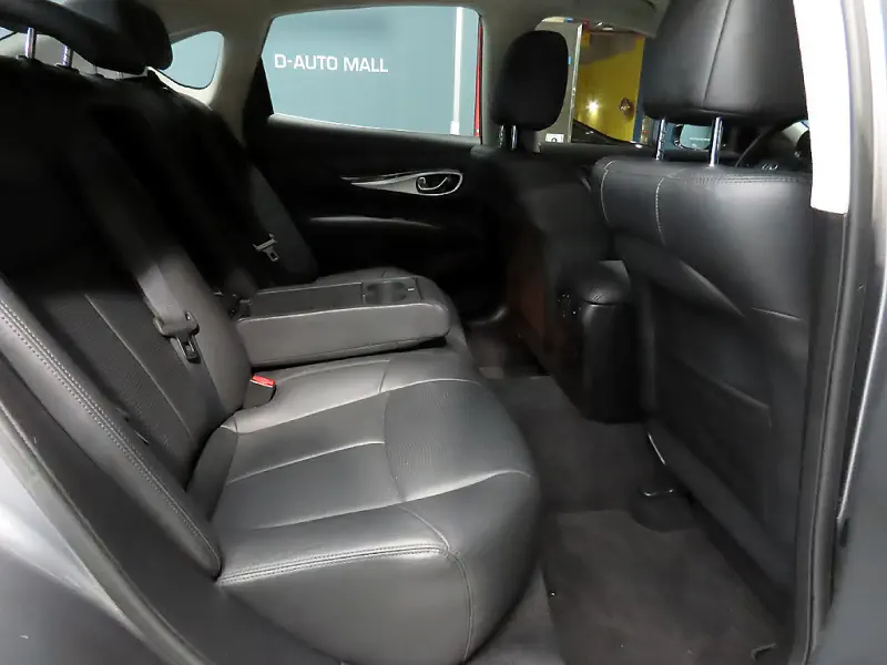 Infiniti Q70