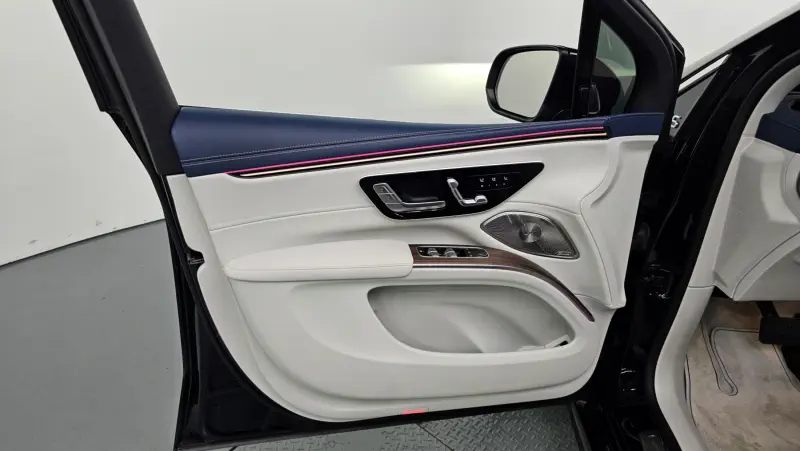 Mercedes-Benz EQS SUV