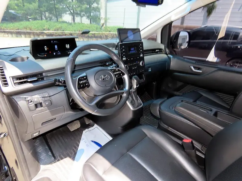 Hyundai Staria