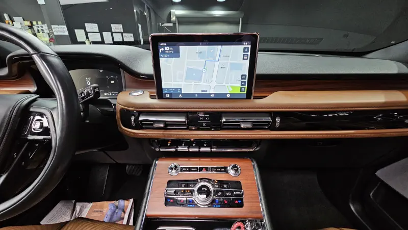 Lincoln Aviator