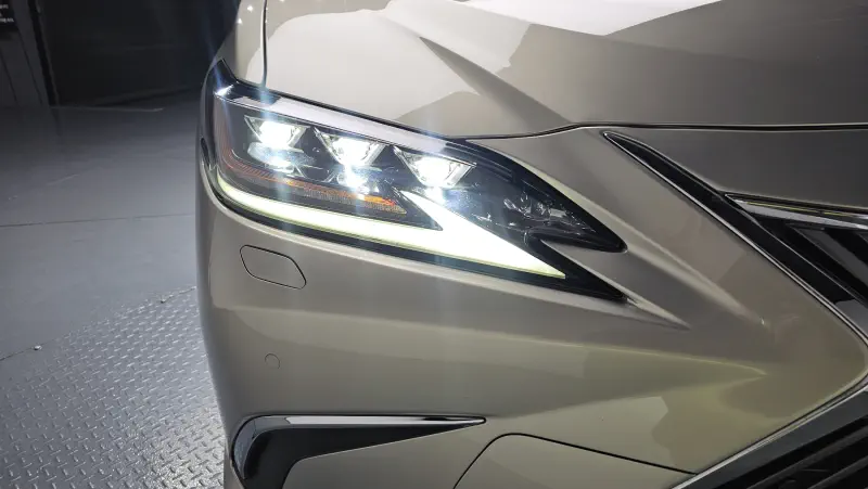 Lexus ES300h
