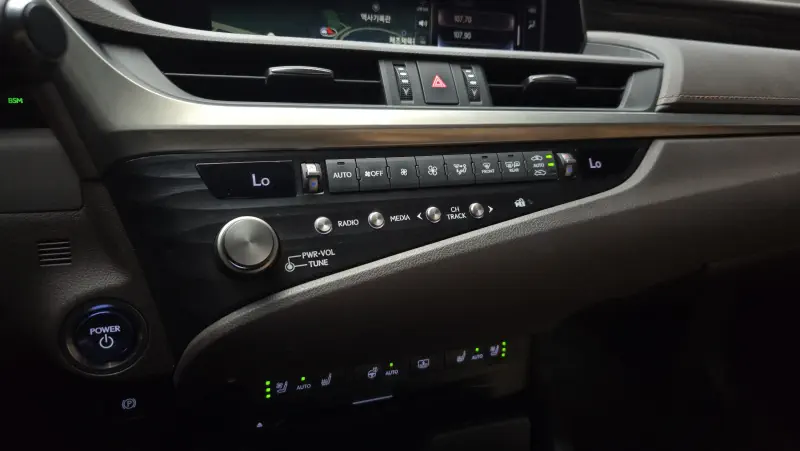 Lexus ES300h