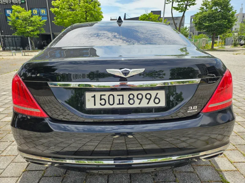 Genesis EQ900