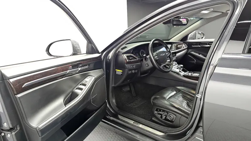 Genesis EQ900