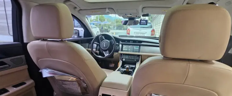 Jaguar XF