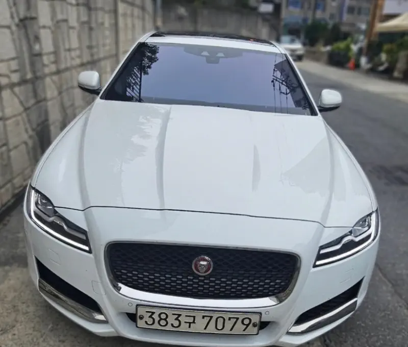 Jaguar XF