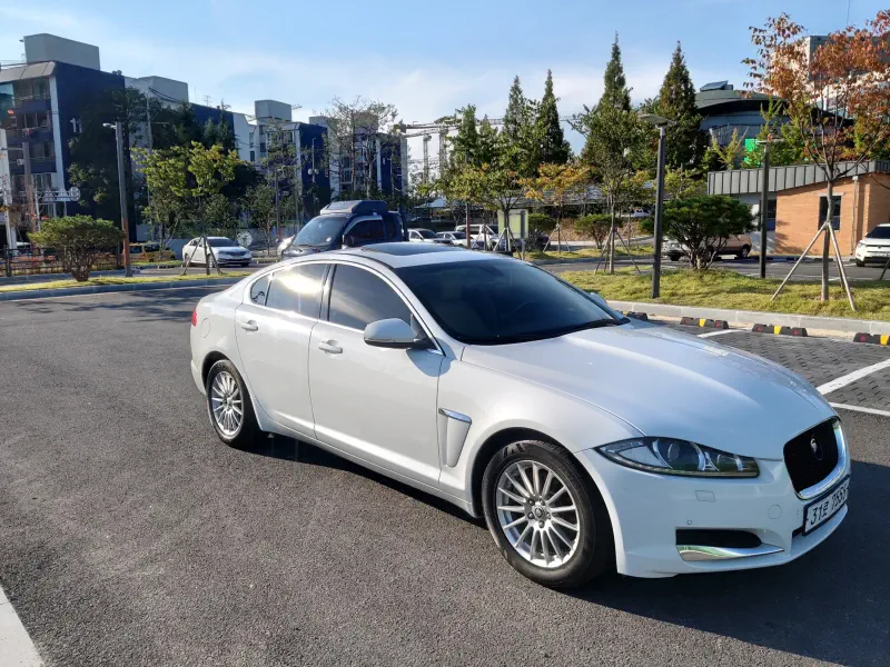 Jaguar XF