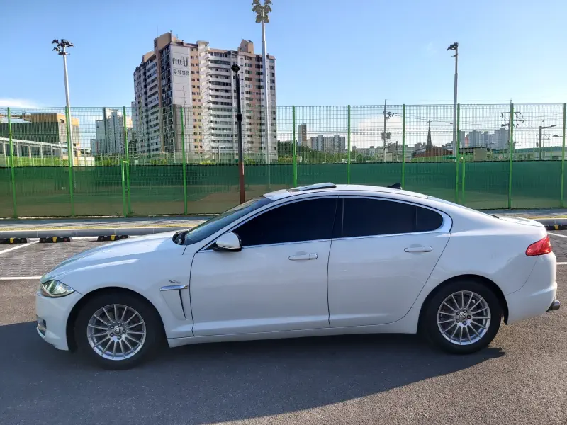 Jaguar XF