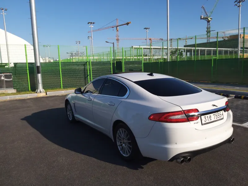 Jaguar XF