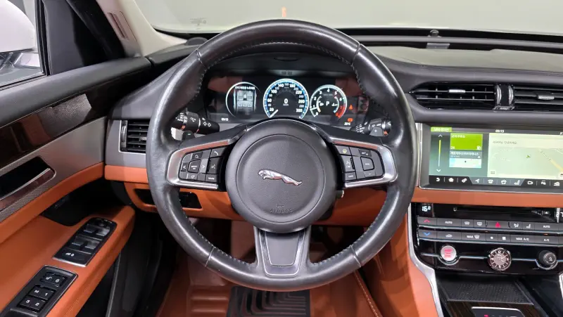 Jaguar XF