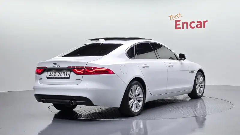 Jaguar XF