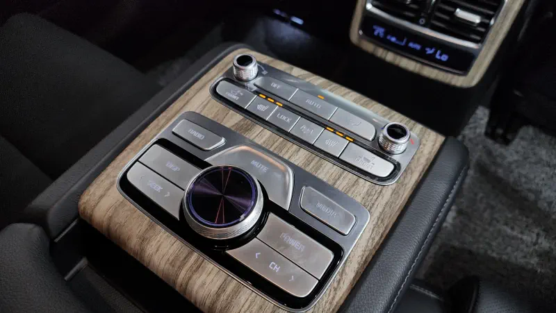 Kia K9