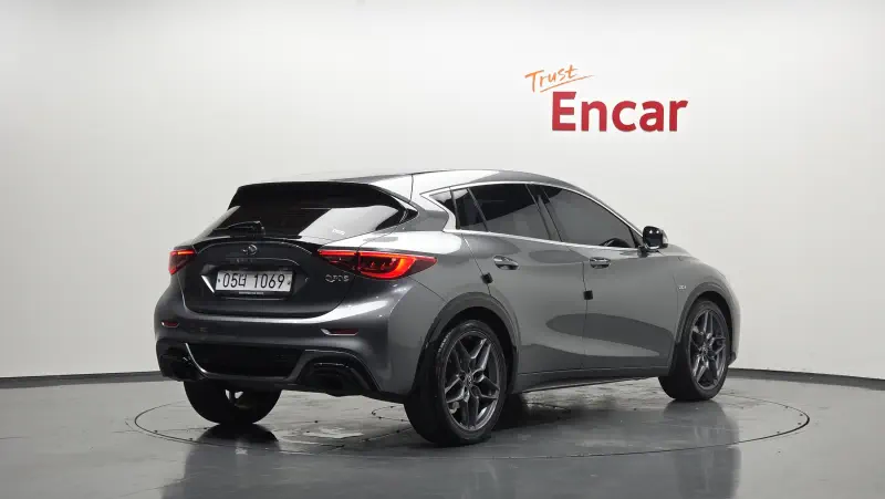 Infiniti Q30
