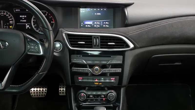 Infiniti Q30