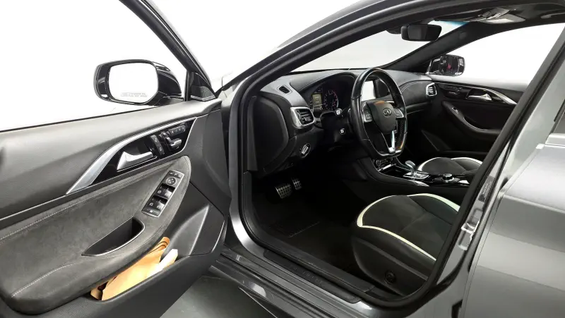 Infiniti Q30