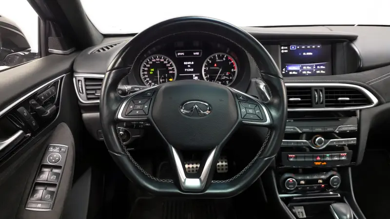 Infiniti Q30