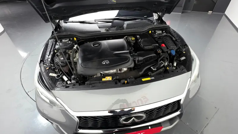 Infiniti Q30