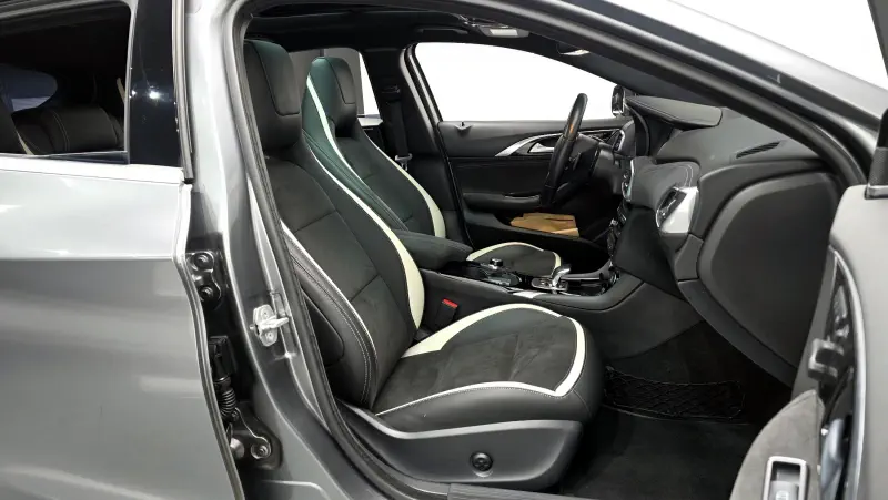 Infiniti Q30