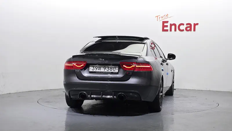 Jaguar XE