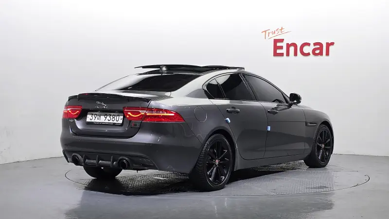 Jaguar XE