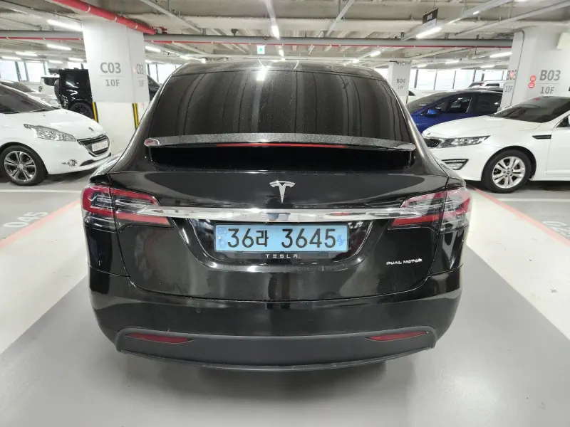 Tesla MODEL X