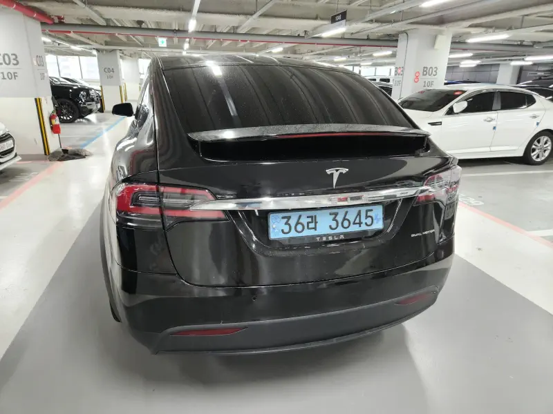 Tesla MODEL X
