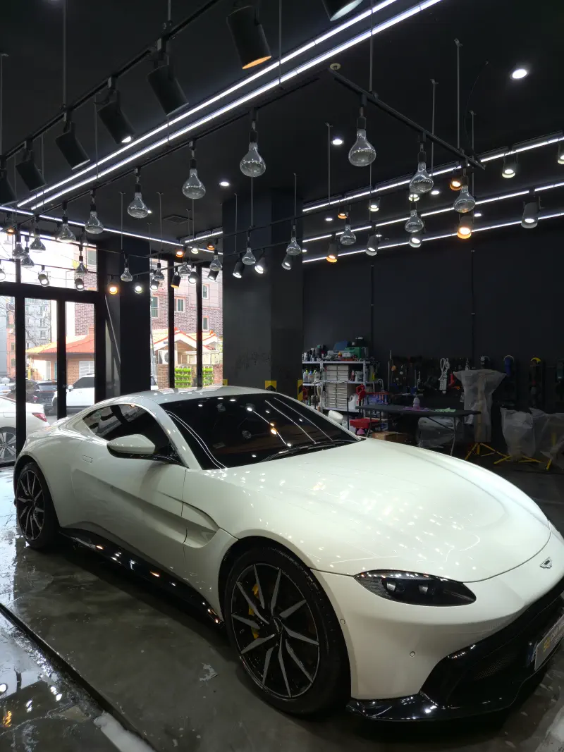 Aston Martin Vantage