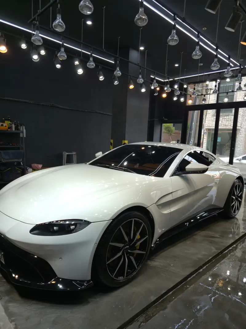Aston Martin Vantage