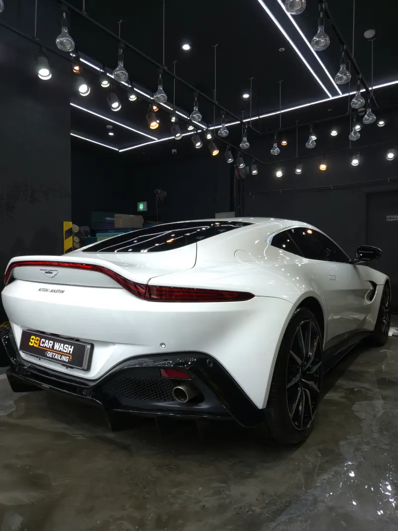 Aston Martin Vantage