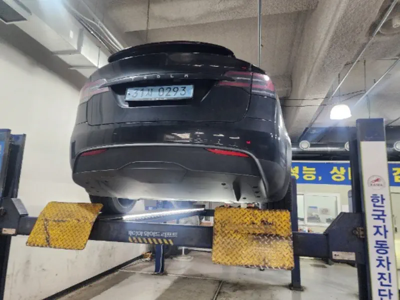 Tesla MODEL X