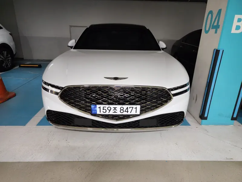 Genesis G90