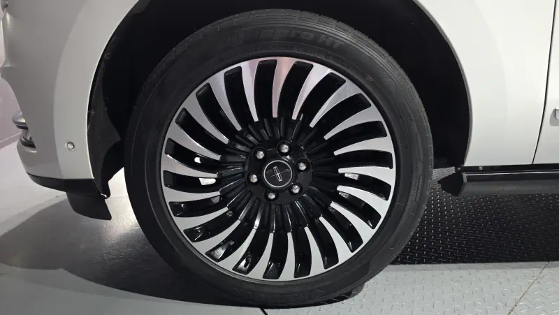 Lincoln Navigator