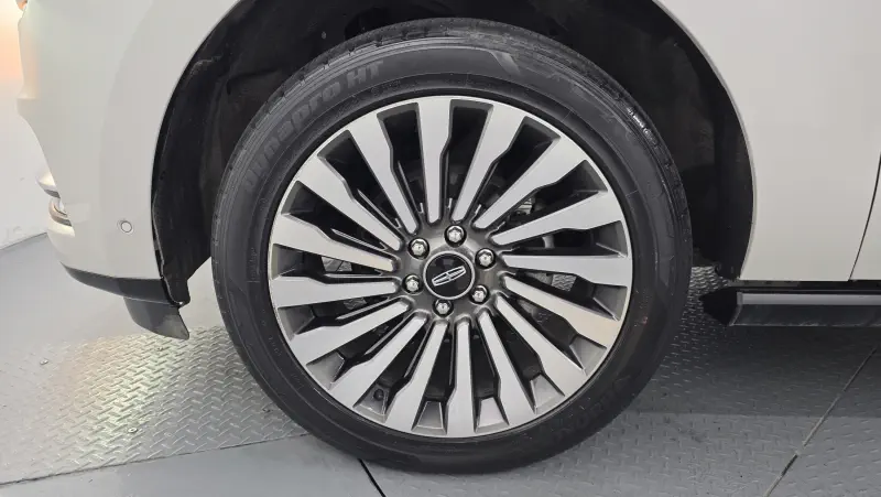 Lincoln Navigator