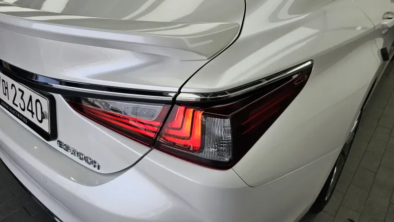 Lexus ES300h