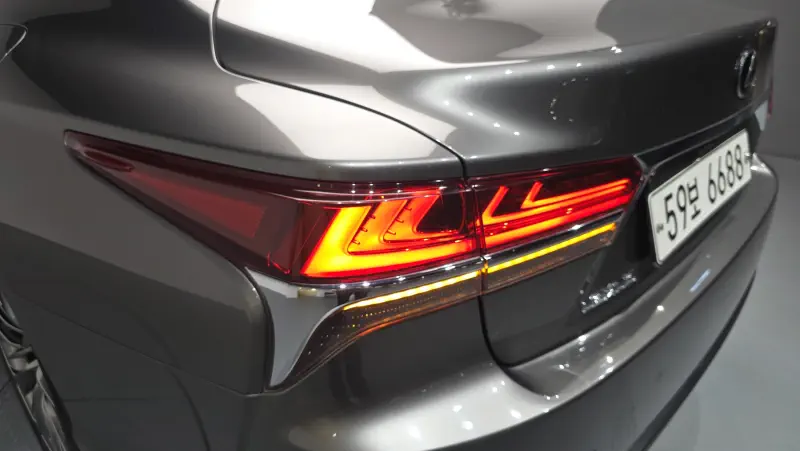Lexus LS