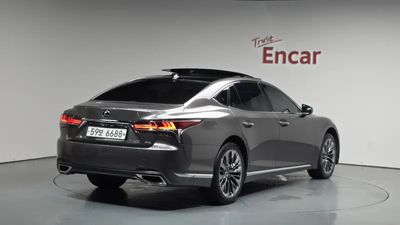 Lexus LS