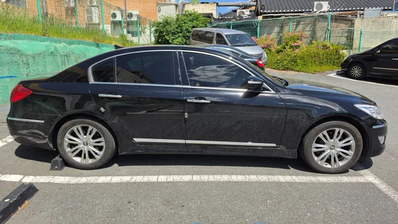 Hyundai Genesis