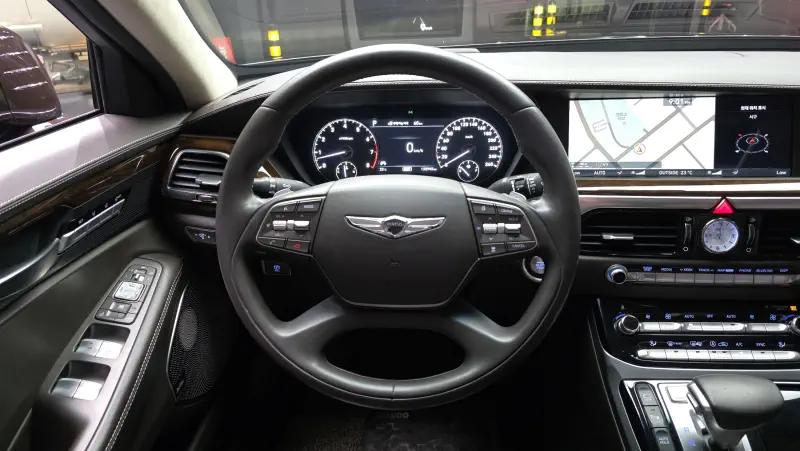 Genesis EQ900