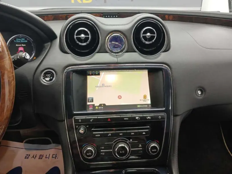 Jaguar XJ