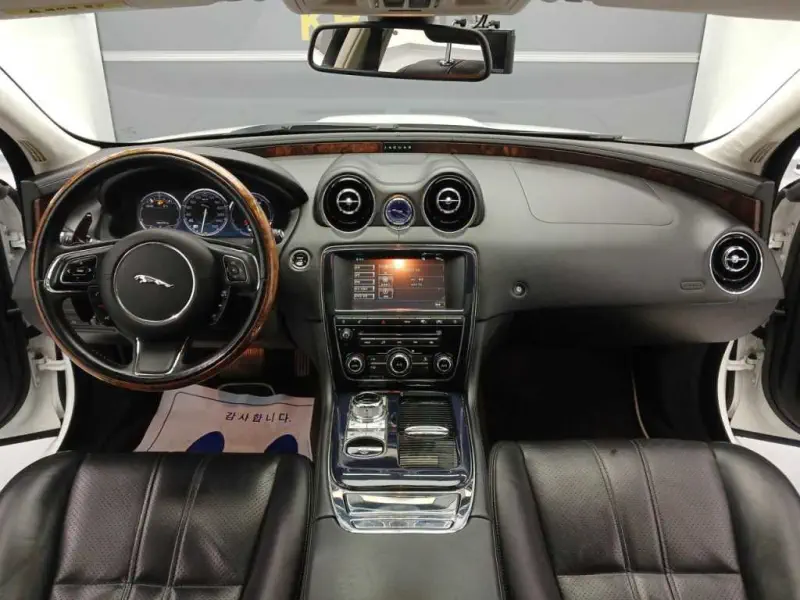 Jaguar XJ