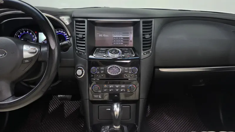 Infiniti QX70