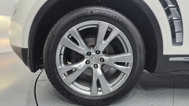 Infiniti QX70